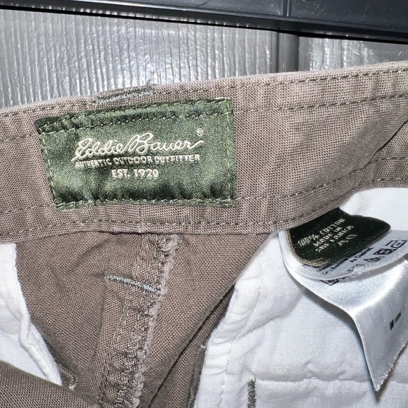 Eddie Bauer Men's Army Green Cargo Shorts - Picture 5 of 6